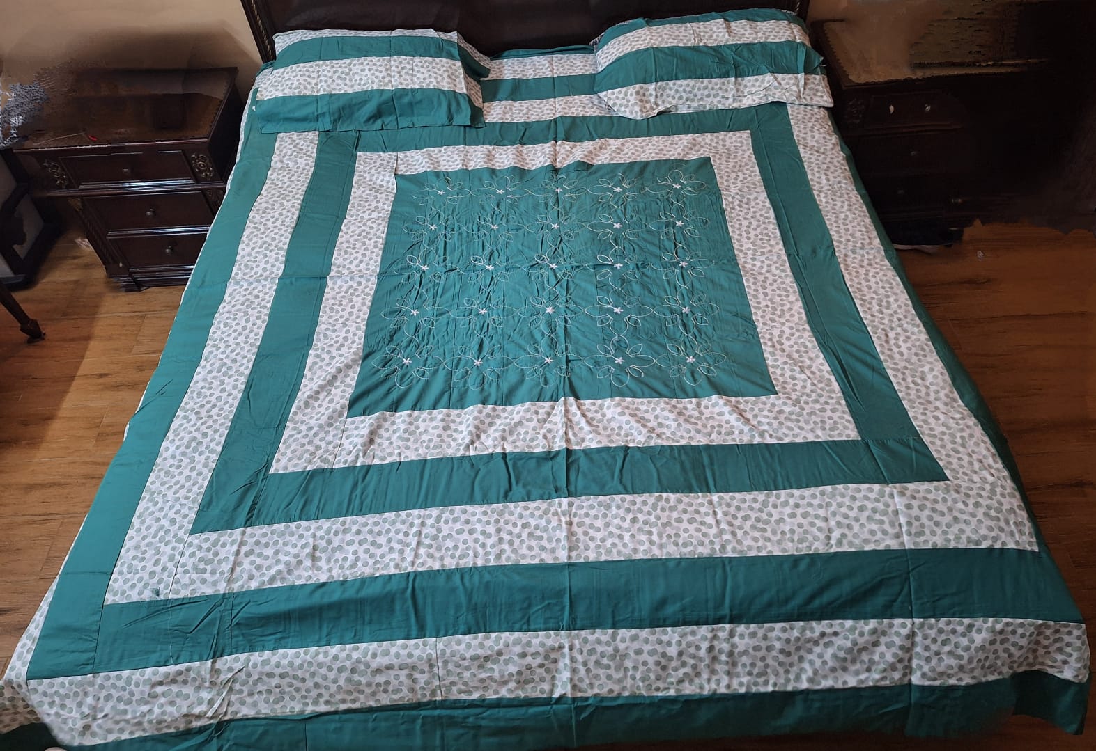 Green & White Cotton King Size Bedsheet